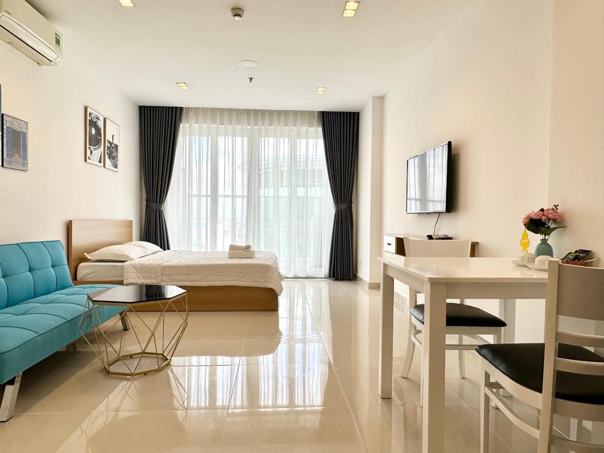 Teddy Apartment At Sky Center Luxury Хошимин Екстериор снимка