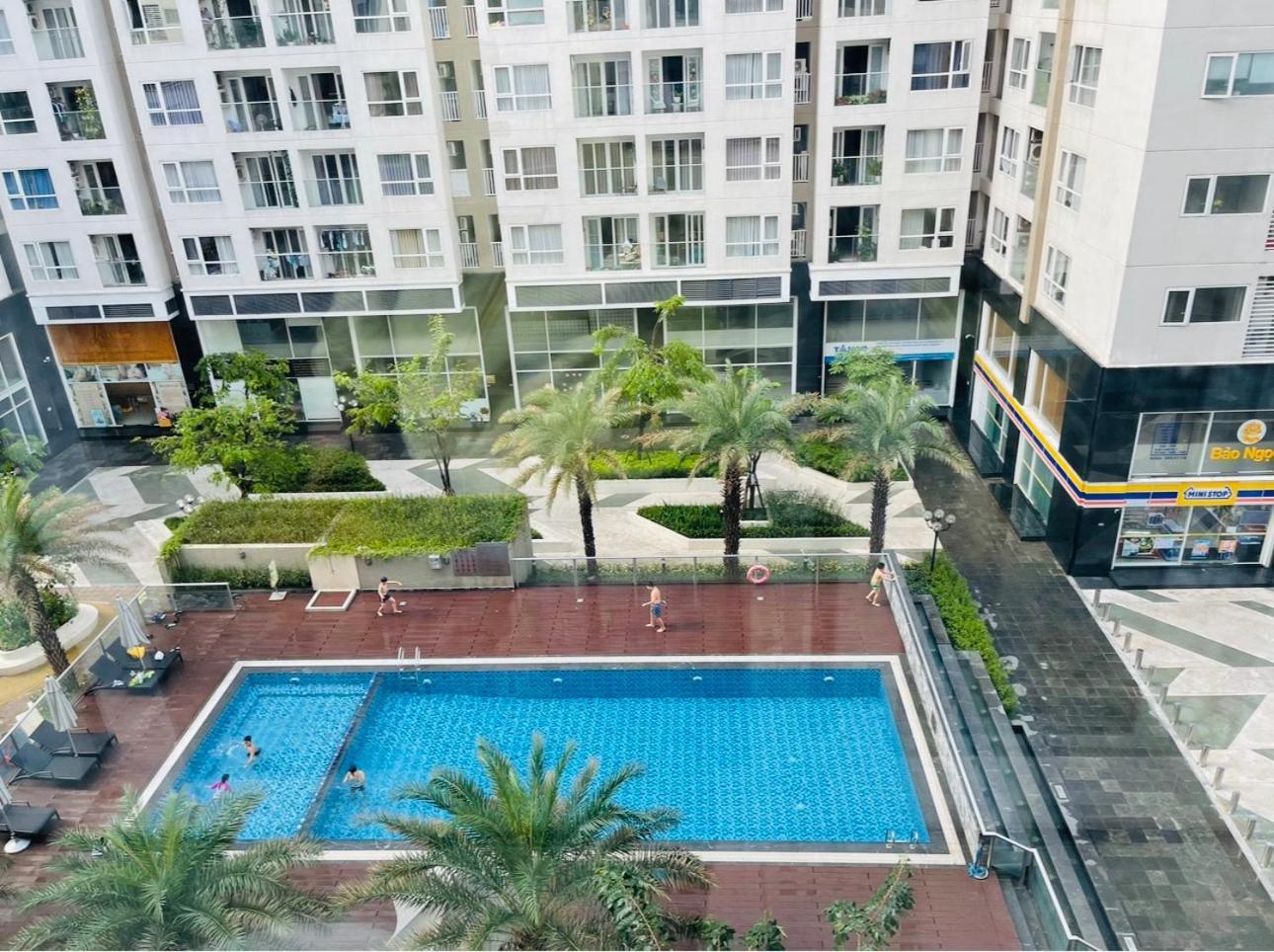 Teddy Apartment At Sky Center Luxury Хошимин Екстериор снимка