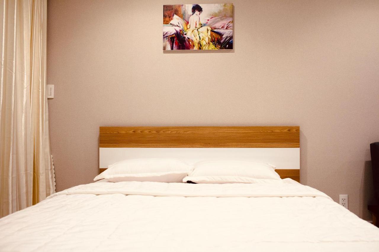 Teddy Apartment At Sky Center Luxury Хошимин Екстериор снимка
